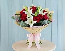 Букет цветов из:  Лилии и Розы в Виноградном