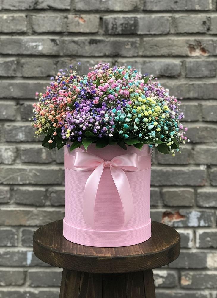 Цветочная композиция из Гипсофила и Розы в шляпной коробке в Виноградном