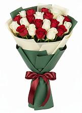 Букет Микс из красных и белых роз #REPLACE_PRED# Виноградном