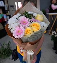 Букет цветов из:  Герберы, Розы и Хризантемы в Виноградном