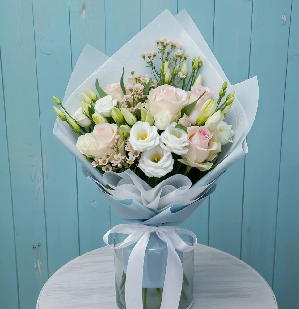 Букет цветов из: Розы и Лизиантусы в Виноградном