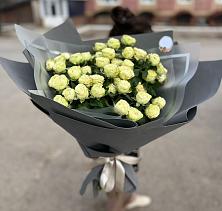 Букет Белые кустовые розы Солинеро в Виноградном