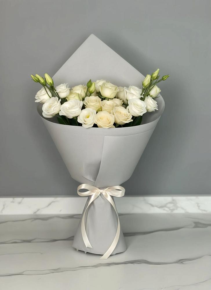 Букет цветов из: Розы и Лизиантусы в Виноградном