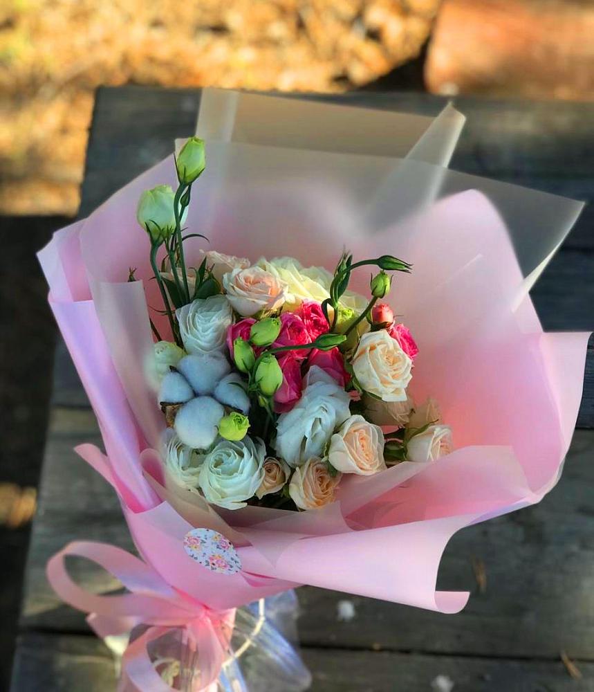 Букет цветов из: Розы и Лизиантусы в Виноградном