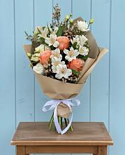 Букет цветов из:  Альстромерии, Лизиантусы, Розы и Хризантемы в Виноградном