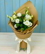 Букет цветов из:  Хризантемы и Лизиантусы в Виноградном