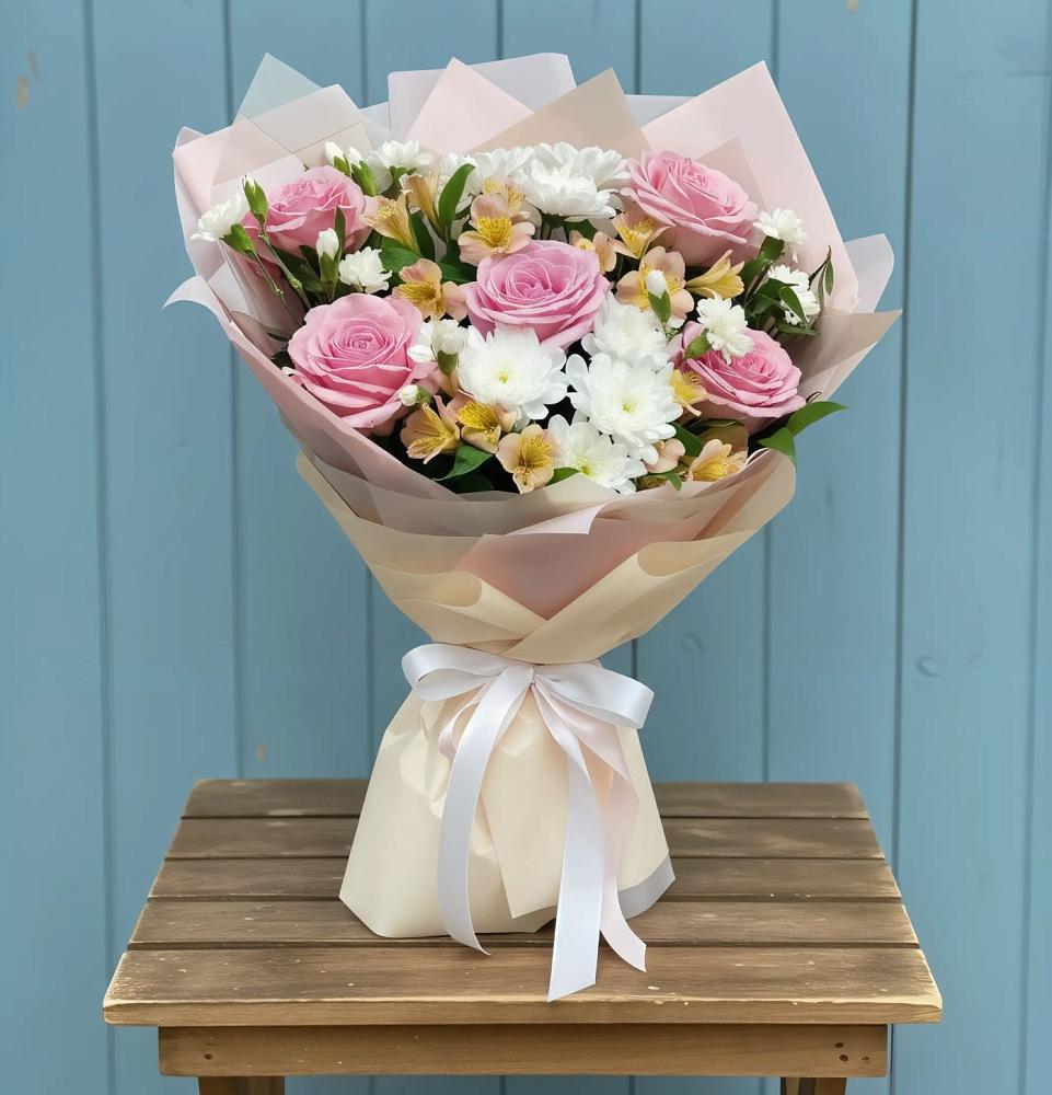 Букет цветов из: Гвоздики, Орхидеи и Розы в Виноградном