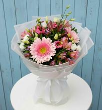 Букет цветов из:  Герберы, Альстромерии и Лизиантусы #REPLACE_PRED# Виноградном