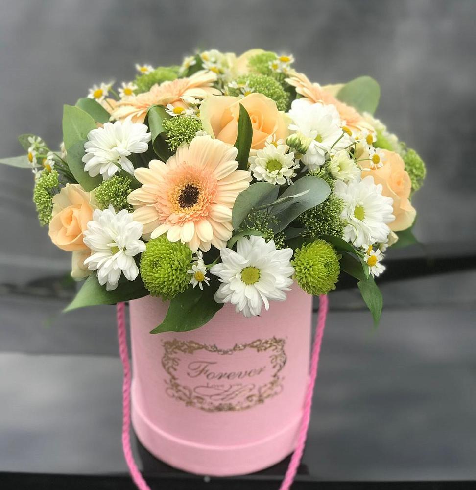 Цветочная композиция из Розы, Герберы и Хризантемы в шляпной коробке в Виноградном