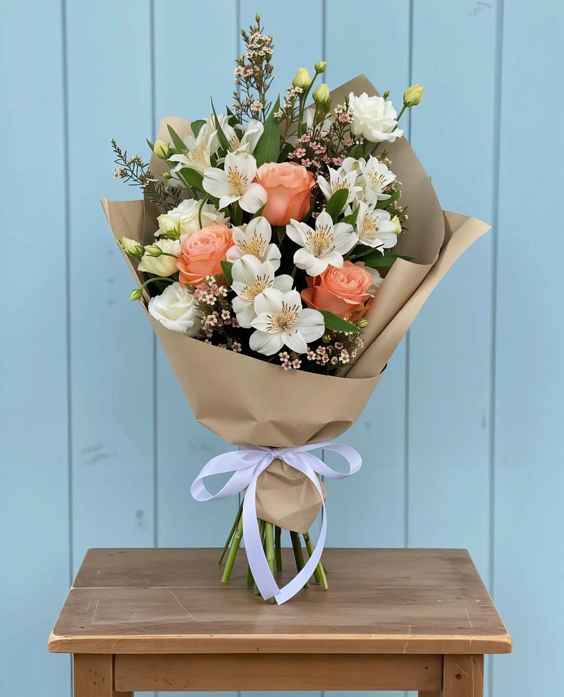 Букет цветов из: Альстромерии, Лизиантусы, Розы и Хризантемы в Виноградном