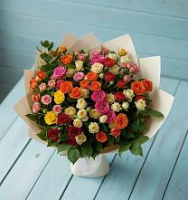 Букет Микс из разноцветных кустовых роз в Виноградном