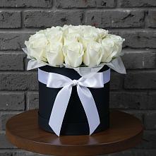 Цветочная композиция из Розы в шляпной коробке #REPLACE_PRED# Виноградном